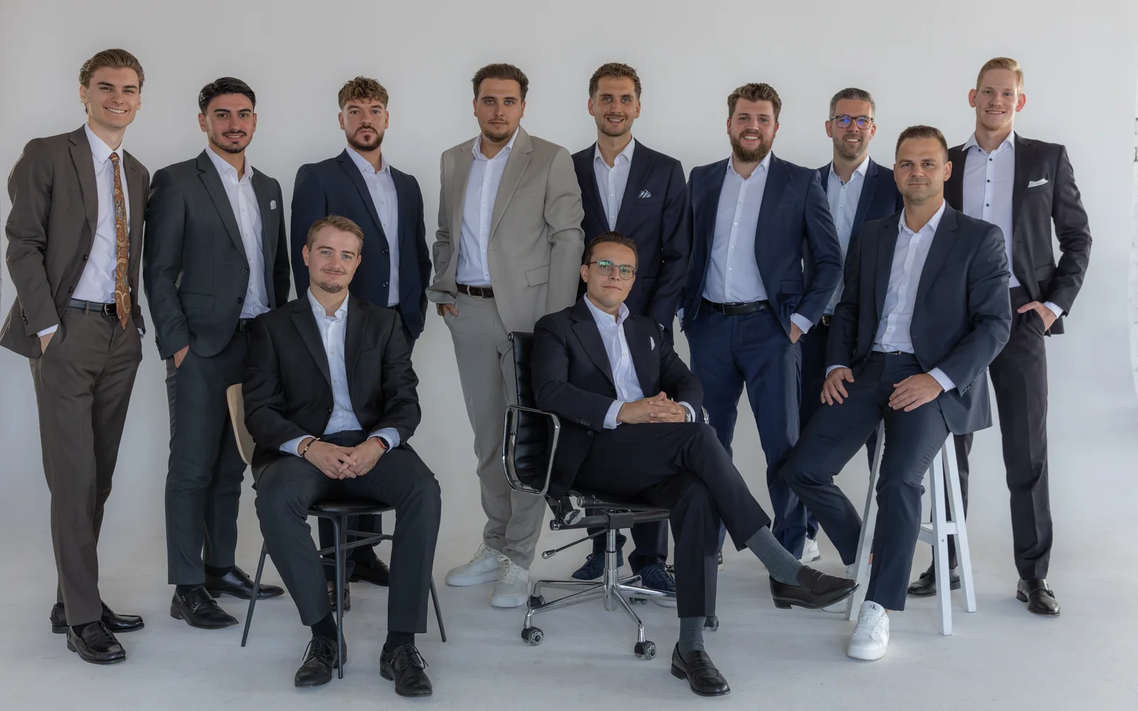 Das Team der Valor Makler GmbH in Mönchengladbach — elf Berater im Gruppenbild